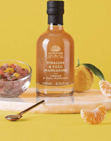 A L'Olivier Fruchtessig mit Yuzu und Mandarine, 200ml Glasflasche mit Mandarine und Serviervorschlag