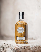 Château d’Estoublon Salonenque Olivenöl extra nativ 500 ml auf einer Mauer stehend