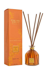 Collines de Provence Duftdiffuser Mandarine und Yuzu mit Glasflasche, Duftstäbchen und passender Produktverpackung auf hellem Hintergrund.