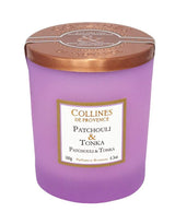 Collines de Provence Duftkerze Patchouli & Tonkabohne in lila Glas mit kupferfarbenem Deckel und dekorativem Etikett