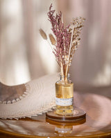 Durance Floral Reed Diffuser Orange Blossom dekorativer Raumduft mit Trockenblumen Arrangement im Wohnraum