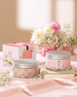 Durance Körperpflege-Set Zarte Seerose mit Körperpeeling und Körpercreme dekorativ arrangiert mit Blumen und Geschenkbox