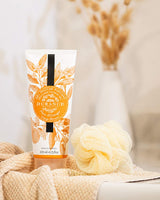 Durance Duschgel „Fleur d’Oranger“ (Orangenblüte) neben Badeschwamm und Handtuch in heller, natürlicher Badezimmerumgebung