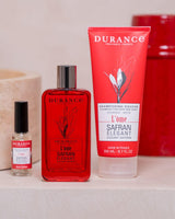Durance Homme Safran Elegant Set mit Eau de Toilette und Duschgel im Badezimmer