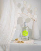 Durance Eau de Toilette Pétillante Verveine 100 ml als helle Lifestyle-Aufnahme mit natürlicher Dekoration und frischer, minimalistischer Atmosphäre