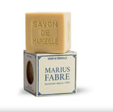 Marius Fabre Marseiller Kernseife aus pflanzlichen Ölen als Seifenwürfel auf der Originalverpackung