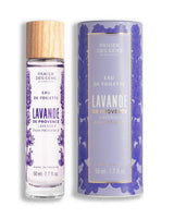 Panier des Sens Eau de Toilette Lavendel aus der Provence 50ml mit dekorativem Flakon und passender Verpackung im provenzalischen Lavendeldesign mit Holzverschluss und floralen Details