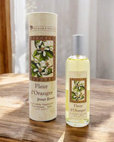 Provence et Nature Eau de Toilette Orangenblüte mit passender Verpackung auf Holztisch