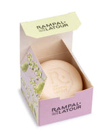 Rampal Latour Seife Patchouli in geöffneter floral gestalteter Verpackung