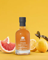 A L'Olivier Essig mit Zitrone und Grapefruit, 200ml Flasche auf gelbem Hintergrund mit frischer Grapefruit und Zitrone – fruchtig-zitrische Essigspezialität für Salate, Meeresfrüchte, Fischgerichte und sommerliche Vinaigrettes