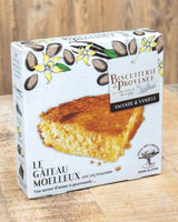 Biscuiterie de Provence Mandelkuchen mit Vanille auf Tisch arrangiert