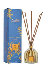 Collines de Provence Duftdiffuser Monoi und Passionsfrucht mit Glasflasche, Duftstäbchen und passender Produktverpackung auf hellem Hintergrund.