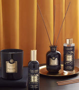 Collines de Provence Ébène Raumduftkollektion mit Duftkerze, Raumspray, Duftdiffuser und Nachfüllflakon in schwarzem Design