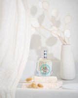 Durance Eau de Parfum Baies Exquises 50 ml als stilvolle Lifestyle-Aufnahme mit heller, ruhiger Umgebung und natürlicher Dekoration