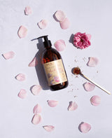 Durance Flüssigseife Rose & Safran mit Rosenblättern und Safran auf hellem Hintergrund