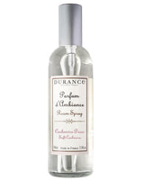 Durance Raumspray Cashmere in transparenter Glasflasche mit silbernem Sprühkopf vor weißem Hintergrund