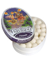 Les Anis de Flavigny Cassis Bonbons in geöffneter Dose mit runden Dragées