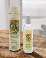 Provence et Nature Eau de Toilette Mimose mit passender Verpackung auf Holztisch