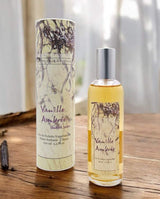 Provence et Nature Eau de Toilette Vanille-Amber mit passender Verpackung auf Holztisch